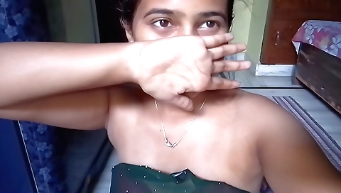 Indian girl with a big booty in a solo dance video