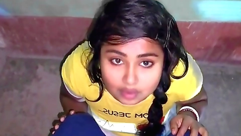 Indian bhabhi porn video with a hot girl in a cute outfit