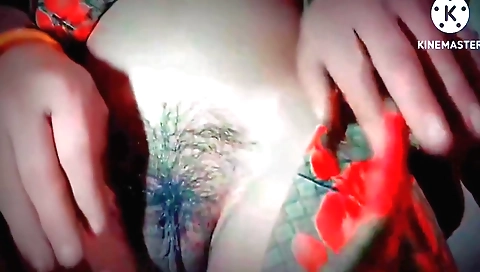 Sexy indian amateur solo video showing her hairy pussy