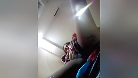 Indian brunette shows her hot pussy in a webcam vid