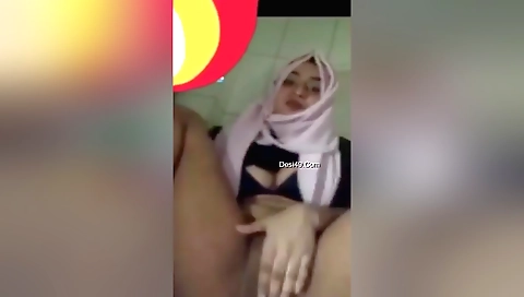 Busty amateur blonde shows off her big boobs on webcam