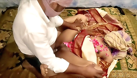 Indian amateur video showing a hot girl with small tits