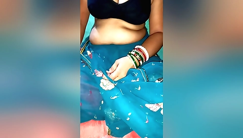 Indian chick with natural boobs 18+ fucking in a solo video