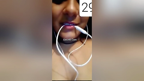 Amateur brunette shows her hairy pussy and hairy cunt 001