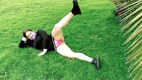 Solo female showing her twat during outdoor - amateur clip