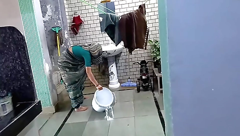 Busty Indian babe with tight tanned pussy in saree