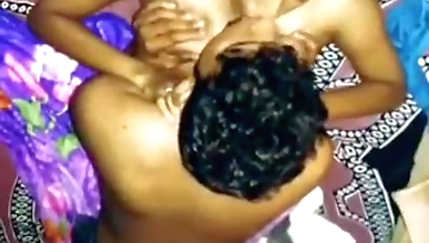 Hot amateur brunette shows her sexy body in the webcam