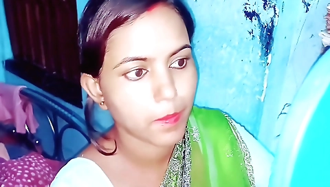 Indian brunette naked in the bathroom taking it in