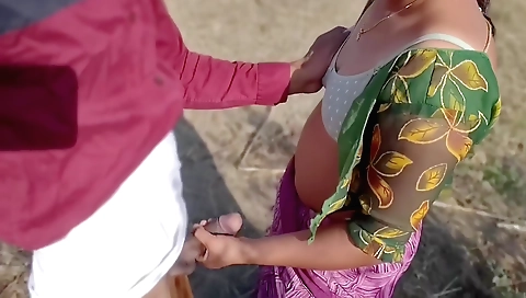 Indian brunette with small tits has a wild outdoor sex