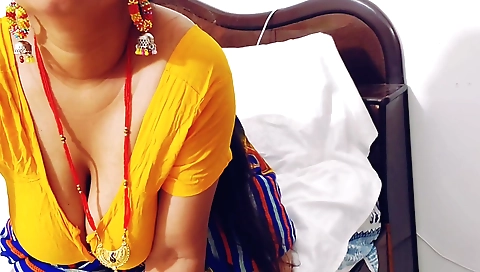 Indian hottie fucks herself and her husband in bed