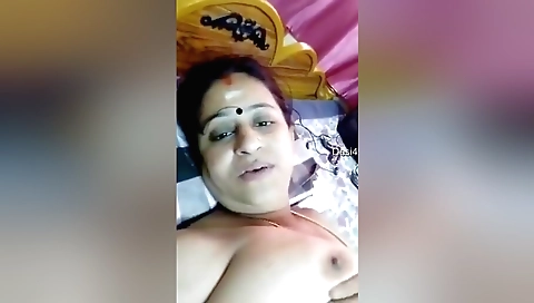 Stunning indian milf showing her lovely tits and boobs