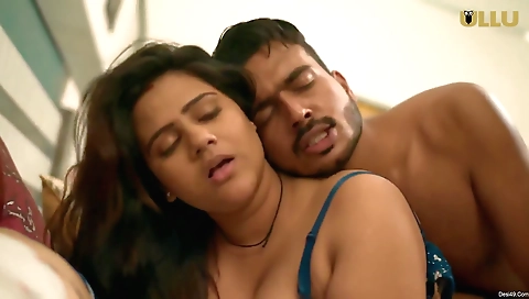 Brunette beauty meets a guy in the middle of the internet