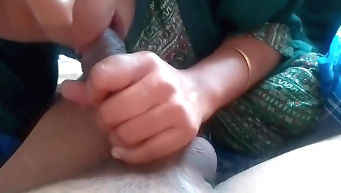 Amateur teen in a hot mood enjoys his cock while she's in a sexy pose