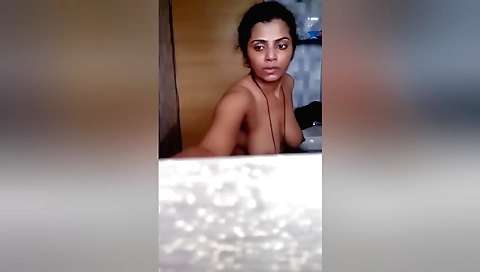 Today Exclusive- Desi Girl Priya Ready For Bathing