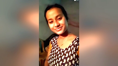 Brunette girl shows her pussy and her cunt on a cam