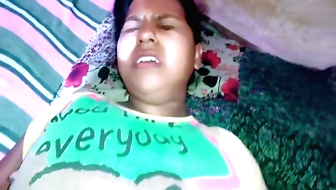 Indian porn video with a brunette amateur 18+ video