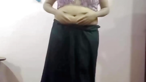 Chubby chick is showing off her juicy pussy on the web camera