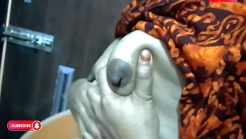 Amateur teen girl gets banged and pisses in a homemade video