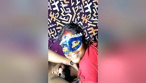 Indian video shows amateur brunette girl sucking dick