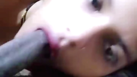 Amateur brunette teen video showing her with phone