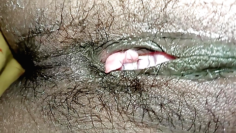 Indian babe gets her pussy fucked in her homemade bhabhi