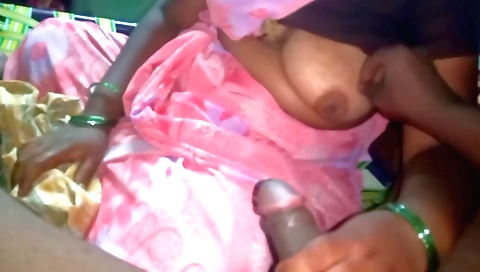 Amateur indian chick gets a hot handjob by her aunt