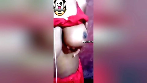 Cute Bangla Girl Showing Her Boobs And Pussy On Video Call