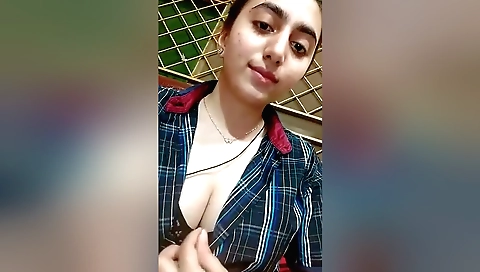 Brunette webcam amateur showing her big tits on cam