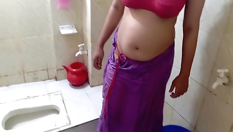 Indian cunt is going to fuck her hands and get screwed