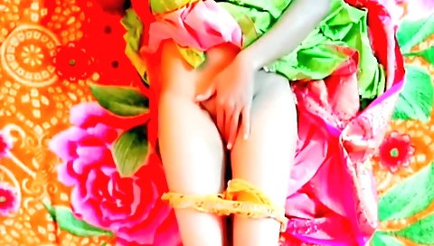 Solo female masturbating at her home in homemade sex video