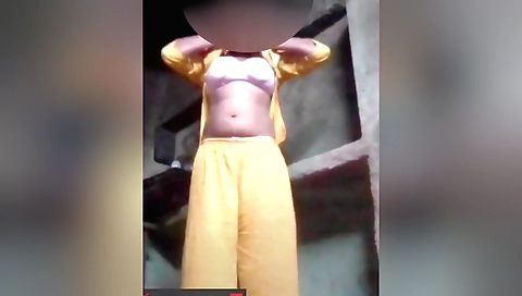 Amateur girlfriend with big boobs makes an awesome video