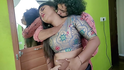 Indian brunette in a sexy saree gets nailed in her cunt