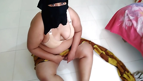 Indian babe gets cum out of her ass when neighbor bangs her