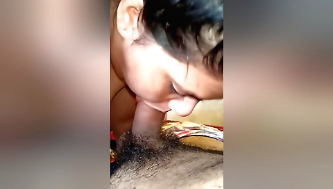 Indian girl sucks big cock in homemade big tits video