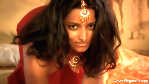 Indian beauty and her lover in a sexy massage scene