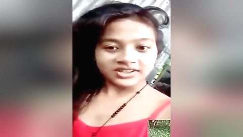 Brunette shows her wet pussy in the garden outdoors