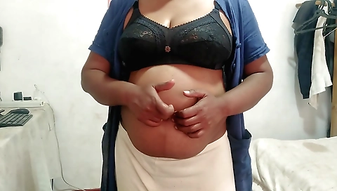 Indian amateur video shows her beautiful ass and face