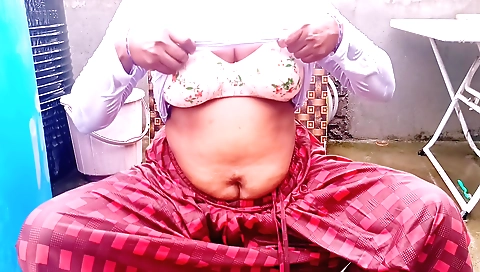 Indian maid gets fucked in reverse POV by house owner