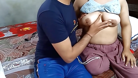 Indian babe has big ass and big tits and likes to fuck