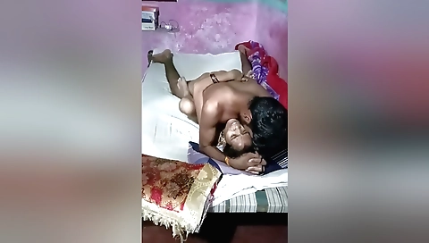 Girlfriend shows us her bhabhi sex on the internet
