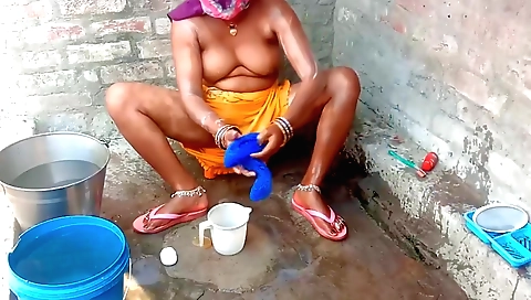 Indian woman shows off her big boobs in shower video