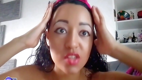 Hairy babe is showing her perfect body and her body shape