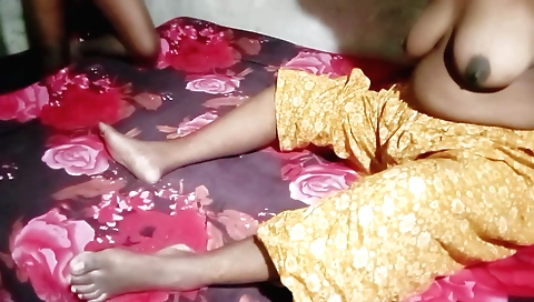 Indian big tits girl is ready to make her hole hard