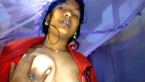 Amateur brunette gets her pussy and pussy lips fucked