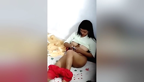 Sexy Desi Girl Shows Her Boobs And Pussy To Lover On Vc Capture In