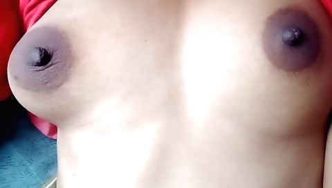 Indian amateur solo video shows her touching herself