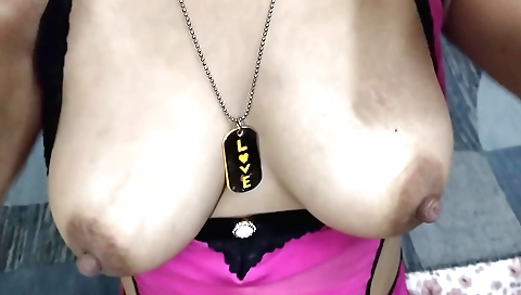 Indian hottie fingerings her pussy in her own bathroom