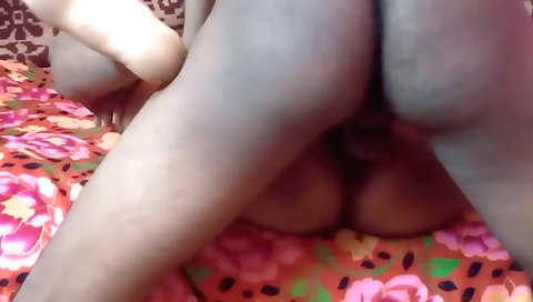 Indian girl sucks a huge dick in amateur big ass video