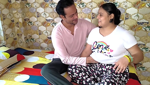 Indian hottie shows off her body in a sexy homemade video