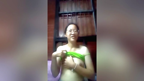 I go to my bedroom and play a solo game with my pussy